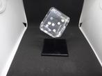 plexiglas, dobbelsteen 4,5 cm op voet, Overige materialen, Wit, Ophalen of Verzenden, Zo goed als nieuw