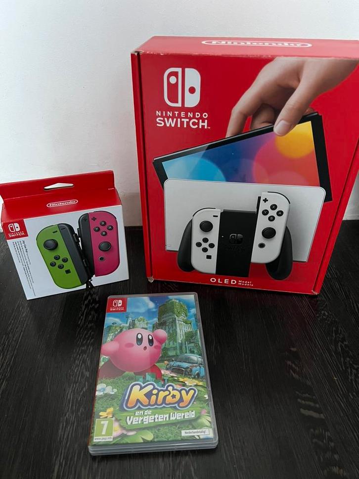 Nintendo Switch OLED + 2 Controllers + Kirby, Spelcomputers en Games, Games | Nintendo Switch, Zo goed als nieuw, Platform, 3 spelers of meer