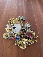 Mystery box of 55 pins, Verzamelen, Verzenden, Gebruikt, Overige onderwerpen, Speldje of Pin