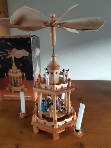 Kerst Pyramide Carrousel beschikbaar voor biedingen