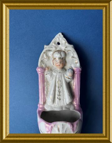 Antiek porseleinen wijwatervaatje: kindje van Praag beschikbaar voor biedingen