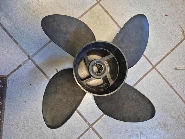 Motorboot Propeller 4x13.7x18 - M4558B, Watersport en Boten, Bootonderdelen, Gebruikt, Motor en Techniek, Motorboot, Ophalen of Verzenden