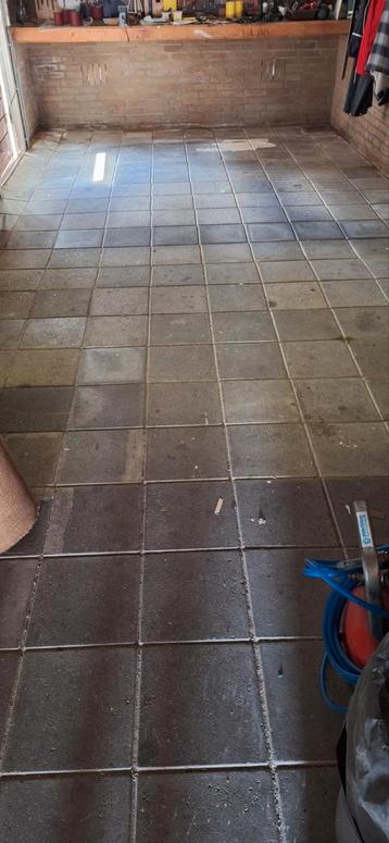 Vloertegels voor garage/schuur beschikbaar voor biedingen
