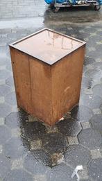 Mooie grote  sokkel 60cm 40 cm 40 cm., Tuin en Terras, Bloembakken en Plantenbakken, Ophalen, Rond, Metaal