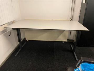 Hoogte verstelbaar bureau