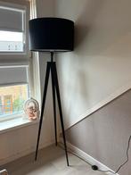 Zuiver vloerlamp zwart ZGAN, Huis en Inrichting, Lampen | Vloerlampen, Ophalen, Zo goed als nieuw, 150 tot 200 cm