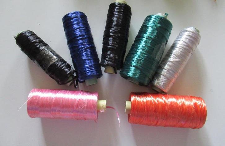 Raffia garen 7 rollen, Hobby en Vrije tijd, Borduren en Borduurmachines, Zo goed als nieuw, Borduurgaren of Zijde, Handborduren