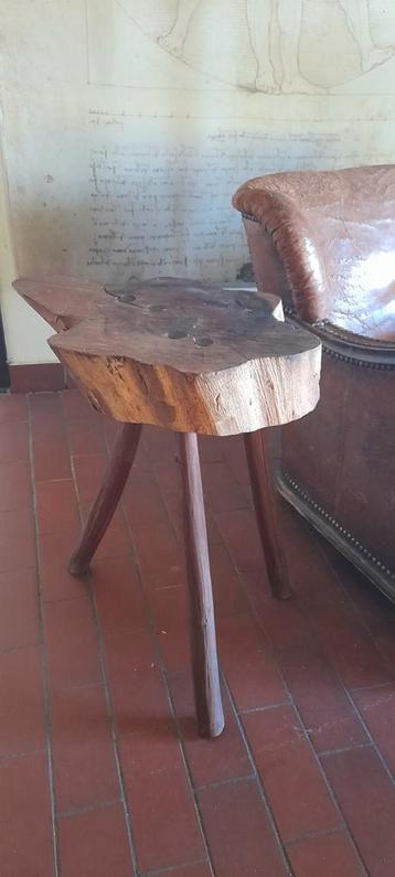 Houten Bijzonder Tafel Boomstam beschikbaar voor biedingen