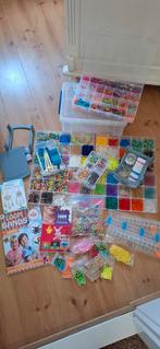 Mega pakket met loombandjes, kraaltjes, boekjes enz enz, Ophalen, Zo goed als nieuw