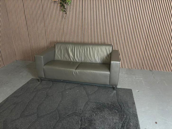 GRATIS LEVERING 2,5 Zits Bank Leer Grijs 175x83 GEREINIGD, Huis en Inrichting, Banken | Bankstellen, Zo goed als nieuw, Rechte bank