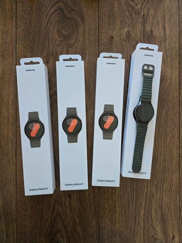 4x een nieuwe Samsung galaxy watch 7 beschikbaar voor biedingen