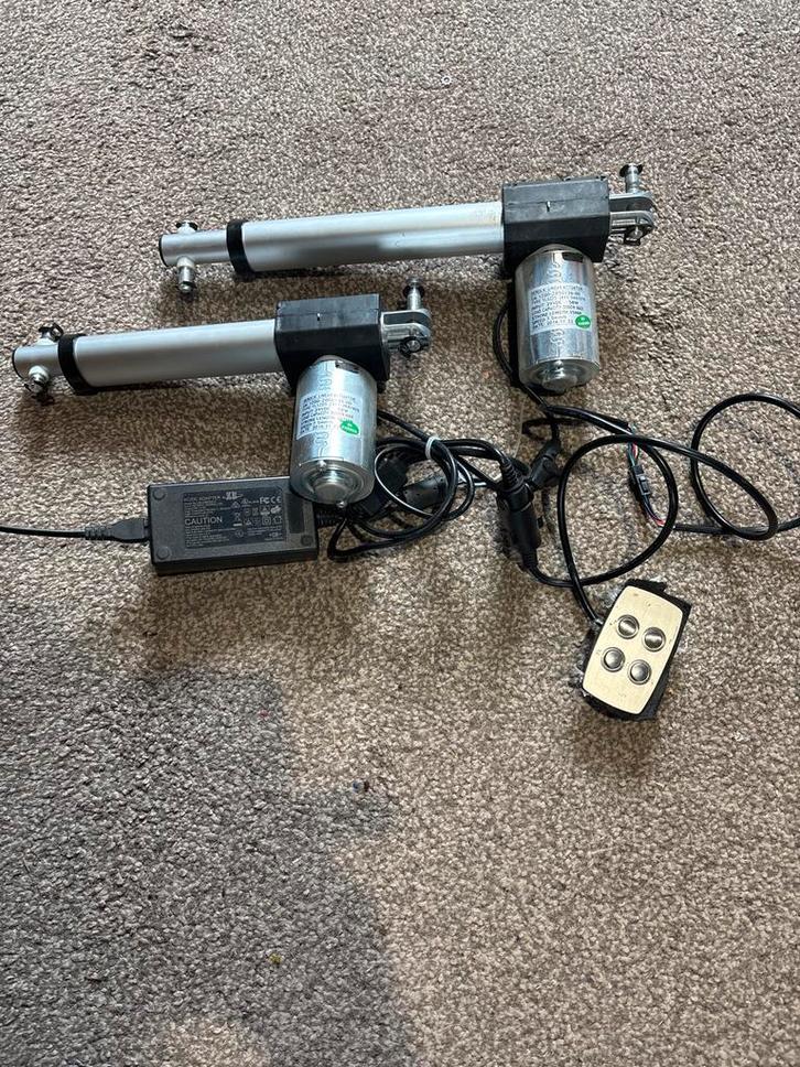 Lineaire Actuatoren - Set van 2, Doe-het-zelf en Verbouw, Motoren, Elektromotor, Ophalen