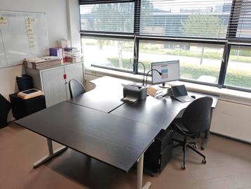 3x mooie grote IKEA bureaus T.E.A.B. (spoed) beschikbaar voor biedingen