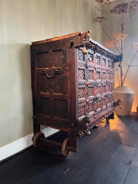 Antieke Indiase Bruidskast (Damchiya) Prachtig Houtsnijwerk, Antiek en Kunst, Antiek | Meubels | Kasten, Ophalen