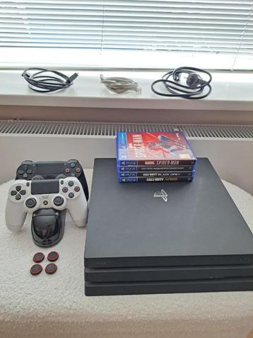 Playstation 4 Pro + Controllers + Games + Oplaadstation beschikbaar voor biedingen