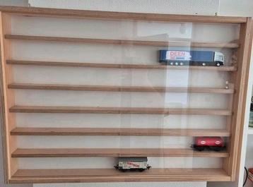 vitrine kast beschikbaar voor biedingen