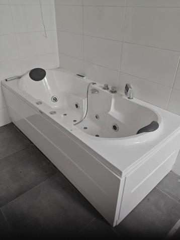 Whirlpool bad - over wegens verbouwing beschikbaar voor biedingen