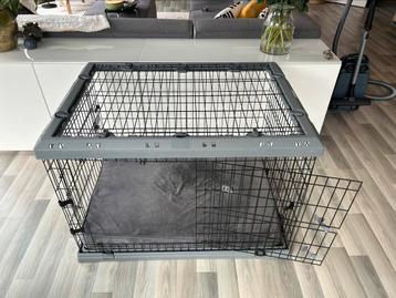 Grote hondenbench 105 x 75 x 75 cm met ergonomisch kussen beschikbaar voor biedingen