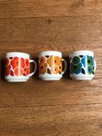 Te koop drie vintage Arcopal Lotus mokken, Huis en Inrichting, Keuken | Servies, Gebruikt, Ophalen of Verzenden, Glas, Overige stijlen