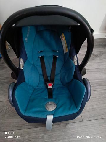 Maxi cosi cabrio blauwe bekleding met zwarte kap beschikbaar voor biedingen