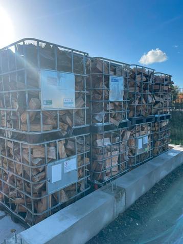 Divers gekloofd brandhout eiken douglas schaaldelen beschikbaar voor biedingen