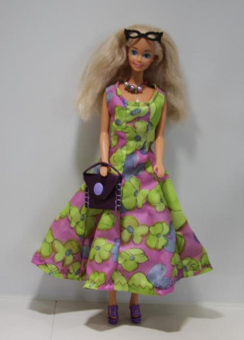 Barbie oud model 64: jurk, tas, ketting, bril en instappers, Kinderen en Baby's, Speelgoed | Poppen, Nieuw, Barbie, Verzenden