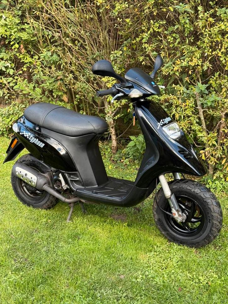 Piaggio typhoon (nieuw type) 50cc duits, Fietsen en Brommers, Scooters | Piaggio, Zo goed als nieuw, Overige modellen, Tweetakt