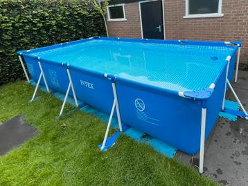 Intex zwembad 450x220x84 + zandfilterpomp + stofzuiger beschikbaar voor biedingen