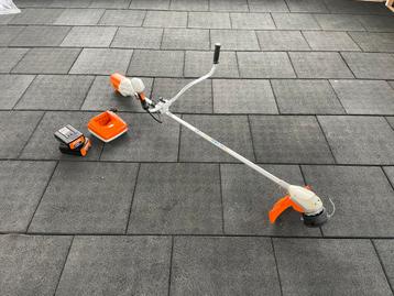 Stihl FSA 90 accu bosmaaier + AP 300 S/AP 500 S & lader! beschikbaar voor biedingen