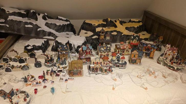 Kerstdorp diverse huisjes  en toebehoren, Diversen, Kerst, Zo goed als nieuw, Ophalen of Verzenden