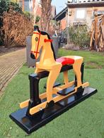 Hobbelpaard stabiel en zwaar, Ophalen