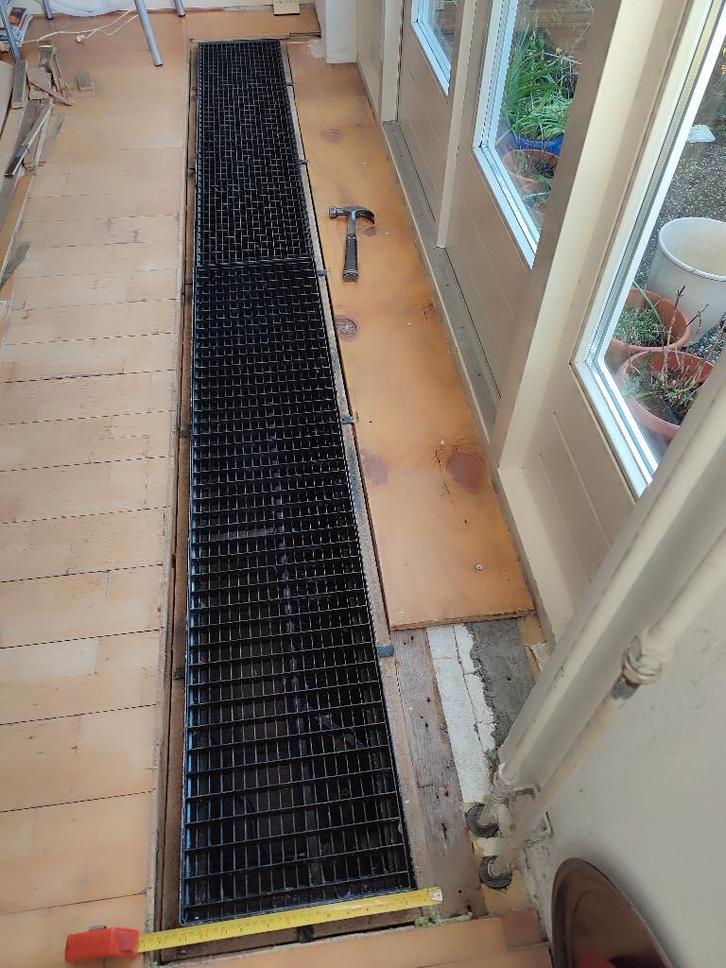 Convectorput compleet, convector, roosters 295 x 36 x 42, Doe-het-zelf en Verbouw, Verwarming en Radiatoren, Gebruikt, Radiator