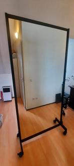 Zwart frame op wielen met spiegel (nieuw: € 700), Ophalen, 200 cm of meer, Zo goed als nieuw, 75 tot 100 cm