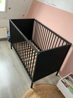 Ledikant Puck zwart met Aerosleep matras en matrasbeschermer, Kinderen en Baby's, Babywiegjes en Ledikanten, Ophalen, Zo goed als nieuw