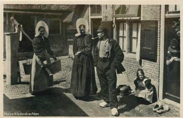 (300-164-027) Huizen Huizerklederdrachten beschikbaar voor biedingen