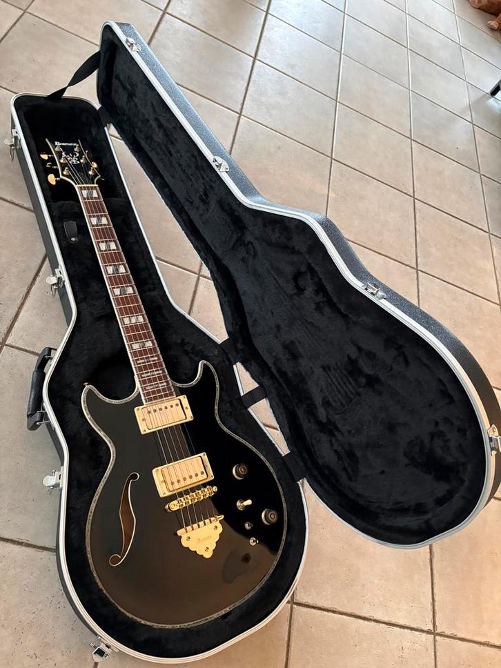 Ibanez AR520H-BK plus case, Muziek en Instrumenten, Snaarinstrumenten | Gitaren | Elektrisch, Zo goed als nieuw, Semi-solid body