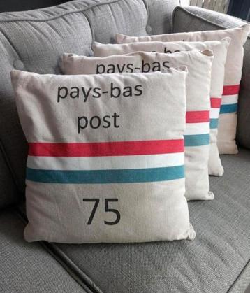 4 stuks nieuwe kussens postzak beschikbaar voor biedingen
