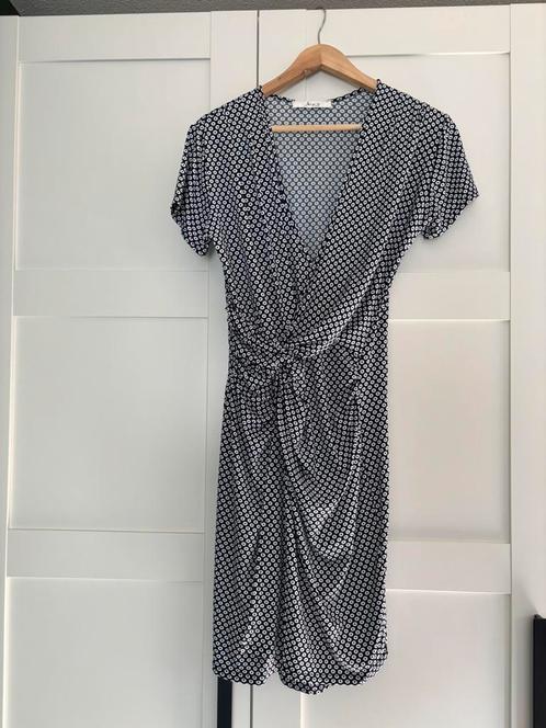Overslagjurk met stippendessin | Maat M/L, Kleding | Dames, Jurken, Zo goed als nieuw, Maat 38/40 (M), Blauw, Onder de knie, Ophalen of Verzenden