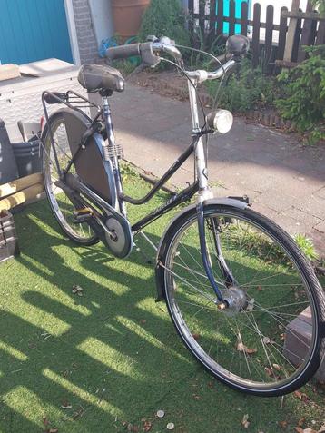 een dammes fiets the koop  beschikbaar voor biedingen