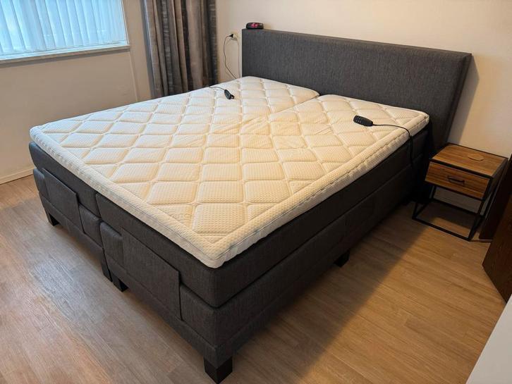 Elektrisch verstelbare boxspring 180x210, Huis en Inrichting, Slaapkamer | Bedden, Zo goed als nieuw, Tweepersoons, 180 cm, 210 cm