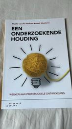 Maaike van den Herik - Een onderzoekende houding, Boeken, Maaike van den Herik; Arnout Schuitema, Ophalen of Verzenden, Zo goed als nieuw
