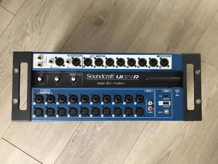 Soundcraft Ui24R Digitale Mixer - Topstaat!, Muziek en Instrumenten, Mengpanelen, Zo goed als nieuw, 20 kanalen of meer, Microfooningang
