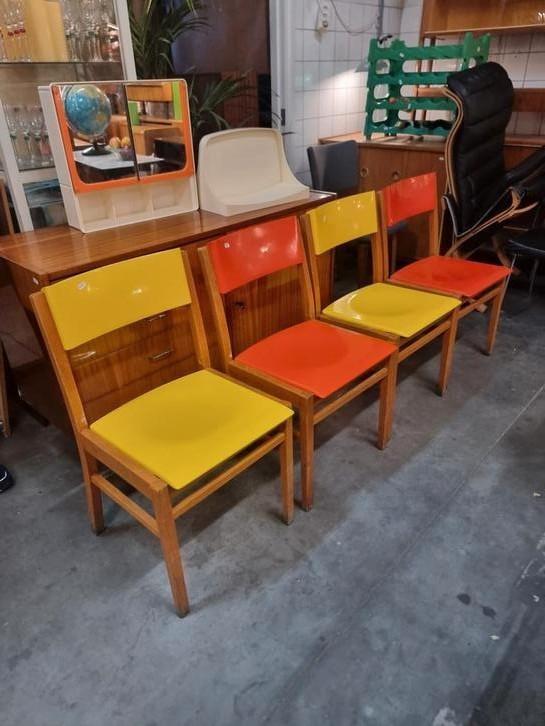 Vintage eetkamerstoelen jaren 60 70 Tsjechoslowakije, Huis en Inrichting, Stoelen, Zo goed als nieuw, Vijf, Zes of meer stoelen