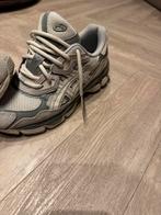 Asics beige, Ophalen of Verzenden, Zo goed als nieuw, Hardloopschoenen, Asics
