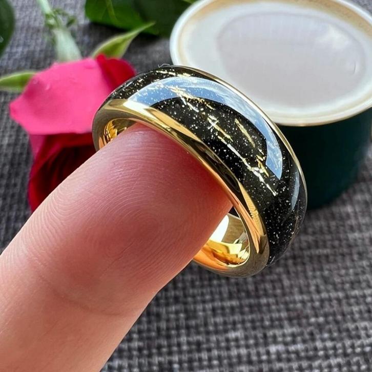 Trouwringen wolfraam - Kyann, Sieraden, Tassen en Uiterlijk, Ringen, Nieuw, Dame of Heer, Geel, Overige materialen, Verzenden