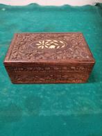 kistje van bewerkt hout vintage, Antiek en Kunst, Curiosa en Brocante, Ophalen of Verzenden