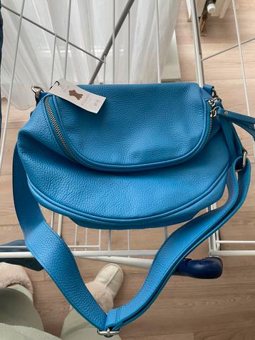 Licht blauwe schouder tas beschikbaar voor biedingen
