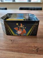 Shining Fates Tin + Kaarten, Hobby en Vrije tijd, Verzamelkaartspellen | Pokémon, Ophalen of Verzenden, Zo goed als nieuw, Meerdere kaarten
