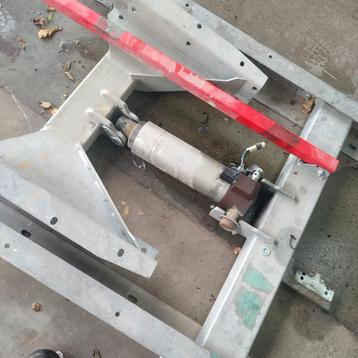 Kipper onderstel inclusief hydraulische cilinder  beschikbaar voor biedingen