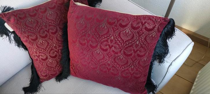 Donkerrode kussens, barok stijl, Huis en Inrichting, Woonaccessoires | Kussens, Zo goed als nieuw, Vierkant, Ophalen of Verzenden